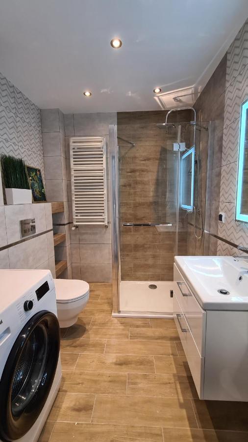 Apartament Deluxe 3 ออชเวียนชิม ภายนอก รูปภาพ